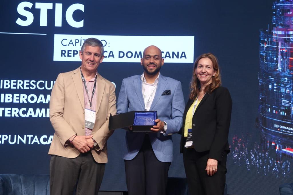 Centro de Ciberseguridad recibe reconocimiento durante Jornadas STIC República Dominicana
